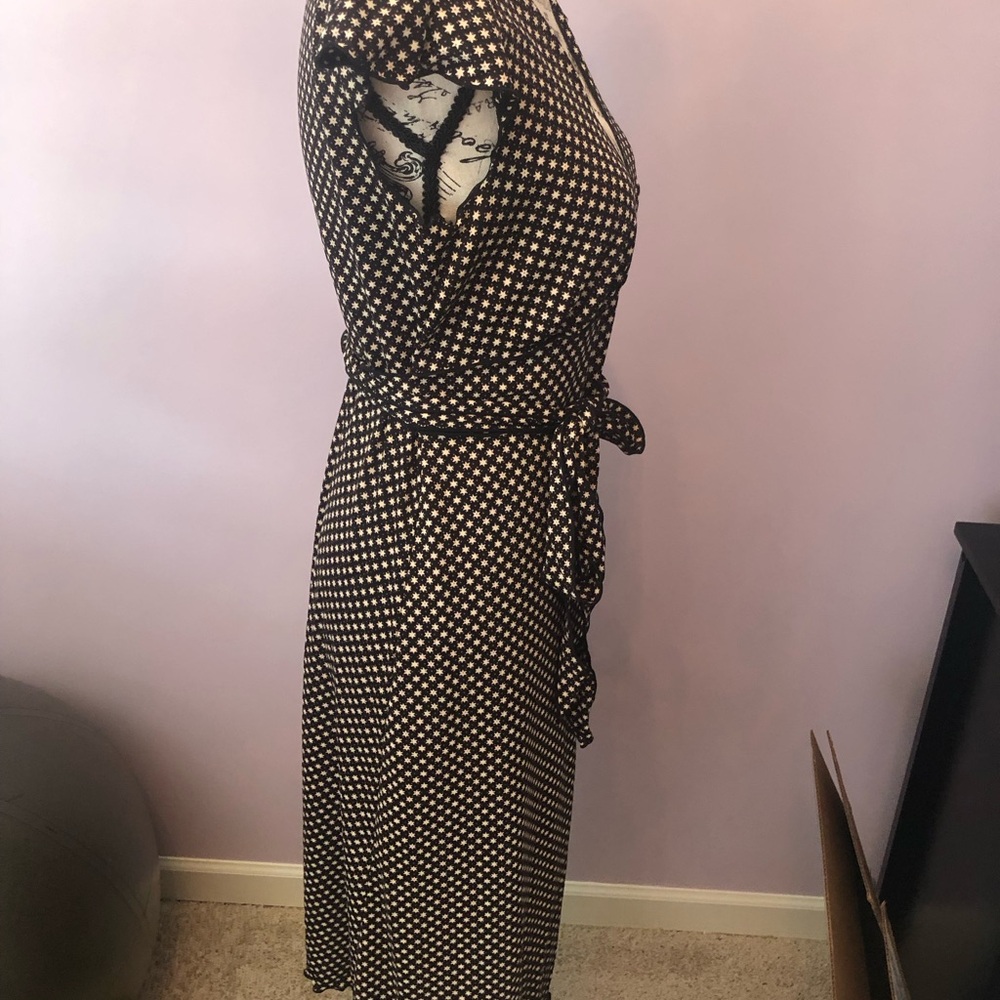 Max Studio ladies medium dress runs small. Tag is faded. Stretchy - Picture 4 of 11